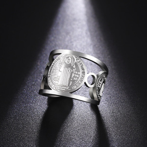 Bague en zircon massif plaqué or Offres Spéciales Bague exorciste catholique de luxe en acier inoxydable pour mon fils - Product Image 5