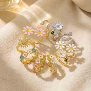 Ring with micro-inlaid flowersProfessional OEM ODM Service Expandable Structure Non-magnetic Steel Mixed wholesale - Product Image 1