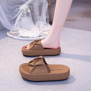Sandales de plage polyvalentes et élégantes pour femmes, pour une utilisation en plein air en été, design antidérapant, tendance de la mode, respirantes et confortables - Product Image 5