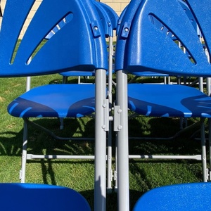 Chaise pliante en acier et plastique avec dossier en éventail et crochet métallique pour événements extérieurs, <span class=keywords><strong>location</strong></span> de mobilier commercial et hôtelier - Product Image 2