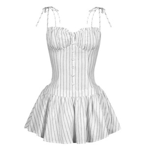 Nouvelle Collection Été 2025 : Robes Sexy Sans Manches Rayées Col Halter Décolleté en V Mini-Robe Élégante pour Femmes - Product Image 6