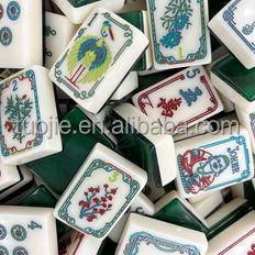 Juego de Mahjong Plegable de Lujo Moderno Personalizado con 160 Fichas Acrílicas Verdes Grabadas, Regalo de Navidad - Product Image 5