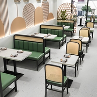 Ensemble de mobilier commercial pour restaurant : Tables en marbre blanc, fauteuils en rotin, banquettes vert sauge – Vente en gros