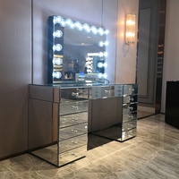 Coiffeuse à miroir de haute qualité avec miroir éclairé en verre et accents de bouton en cristal luxueux pour chambre à coucher