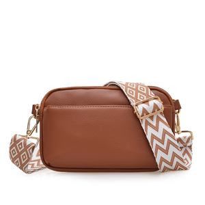 กระเป๋าแฟชั่<span class=keywords><strong>น</strong></span> PU ทรงสี่เหลี่ยมเล็กจากโรงงานโดยตรงสำหรับผู้หญิง กระเป๋าสะพายข้างผู้หญิงสไตล์วิ<span class=keywords><strong>น</strong></span>เทจสีพื้<span class=keywords><strong>น</strong></span> กระเป๋าถือผู้หญิงแบบสั่งทำ - Product Image 1