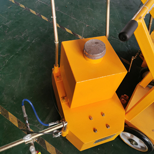 Machine à huile de fond à moteur haute efficacité avec pompe à air pour les travaux de revêtement de pavage exigeants - Product Image 2