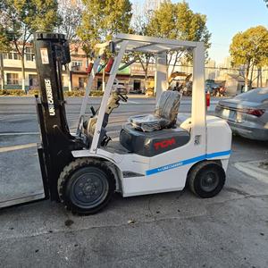 Chariot élévateur diesel TCM 30 3t à haut rendement, matériel de terrassement d'occasion avec pompe et moteur à boîte de vitesses - Prix réduit - Product Image 4