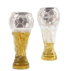 <span class=keywords><strong>Verre</strong></span> à bière en forme irrégulière avec motif de ballon de football en relief – Offre spéciale - Product Image 1