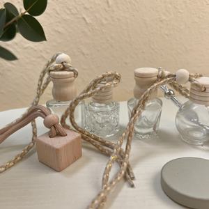 ขวดน้ำหอมปรับอากาศในรถยนต์แบบแขวน ขนาด 8 มล. สำหรับน้ำมันหอมระเหย รูปทรงสี่เหลี่ยม สีดำโปร่งใส - Product Image 2