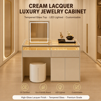 Armoire à bijoux en cuir crème, directement de l'usine, avec dessus en verre trempé fumé, éclairage LED et rangement écologique