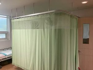 Cortinas y Rieles de Aluminio Largos y Móviles para Hospitales con Riel Resistente y Duradero - Product Image 1