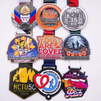 Médaille personnalisée Halloween : Récompense Zombie Effrayant pour les finisseurs, avec motif Maison Hantée, pour course de 10K – Médaille OEM