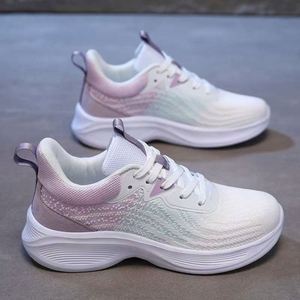 Chaussures de sport décontractées pour femmes en gros, à lacets, pour le tennis et la course, avec tige en microfibre, semelle intermédiaire en EVA, doublure respirante en coton, tendance mode - Product Image 1