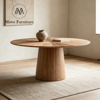 Modernes Luxuriöses Nordisches Ovales Esszimmer-Set mit Naturholzmöbeln und Massivholz-Streifen-Mitteltisch und Stühlen