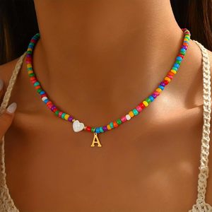 Collana con iniziale in perline colorate di alta qualità, lettera A, in lega di zinco, regalo unisex per ragazze, donne, bambini, gioielli alla moda. - Product Image 3