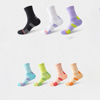 Chaussettes de sport durables pour jeunes et chaussettes de cyclisme de haute qualité pour le sport - Logo et couleur personnalisés en coton, élasthanne et polyester