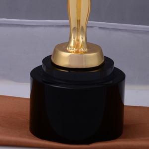 26cm premio film classico trofeo placcato in oro uomo statuetta con Base di cristallo di lusso - Product Image 4