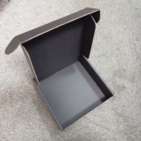 Fabrication en usine de boîtes d'expédition personnalisées en carton ondulé imperméable gaufré avec logo, boîte de courrier noire