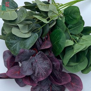 Bouquet de feuilles d'eucalyptus artificielles vertes et fleurs en soie violettes pour décorations de mariage - Product Image 2
