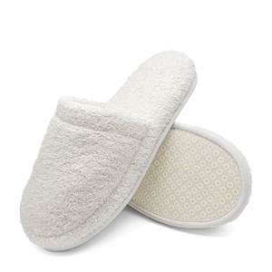 Pantoufles d'intérieur de luxe pour hôtel et voyage, personnalisables en couleur et logo - Product Image 1