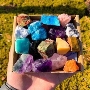 Nieuwe Productideeën 2024 Groothandel Van Hoge Kwaliteit Natuurlijke Regenboog Obsidiaan Ruwe Steen Helende Kristallen Ruwe Rots Voor Geschenken Decoratie - Product Image 6