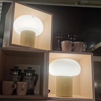Lampe de table ronde en verre beige moderne de style nordique simple Éclairage LED chaud Base d'ampoule E26 pour décor de chambre Alimentation DC/AC