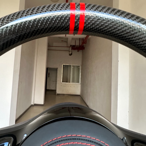 Volant en carbone Mercedes adapté pour la modification et la mise à niveau des classes C/E/S, ML320, CLS300, C200 - Product Image 2
