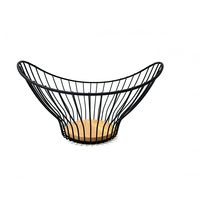 Panier à fruits moderne en métal, panier de rangement décoratif en fil métallique avec fond en bois pour la décoration de la cuisine et du comptoir à la maison