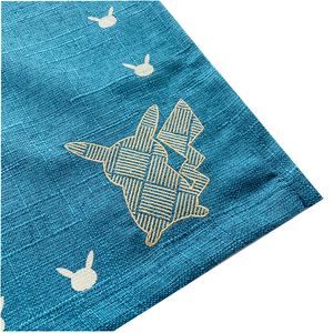 Grand Furoshiki polyvalent avec de jolis motifs de personnages de dessins animés, parfait comme tapis de pique-nique ou housse de canapé - Product Image 3