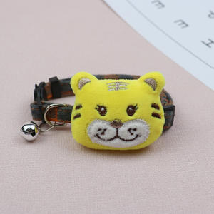 ¡Tendencia! Adorables collares para mascotas con dibujos de cabeza de Tigre, universales para gatos y perros, versión elegante a cuadros - Product Image 6