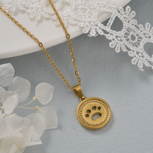Pendentif Collier Chaîne Fine Rolo en Acier Inoxydable 316L Plaqué Or 18K avec Breloque Patte Ronde Personnalisable de Luxe - Product Image 4