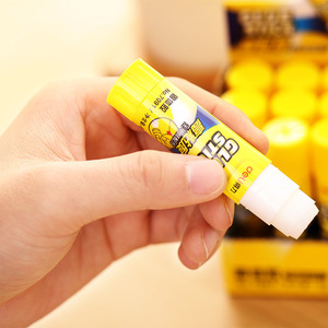 Barra de pegamento Deli de 8g, pegamento sólido de alta adherencia para uso escolar y de oficina - Product Image 4