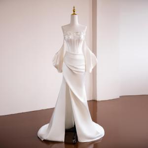 Nouvelles robes de mariée en satin blanc, stock d'usine, design développé en interne, production en <span class=keywords><strong>grande</strong></span> quantité, vente de liquidation, robe de mariée élégante - Product Image 1