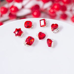 Accesorio de Aleación con Forma de <span class=keywords><strong>Pilar</strong></span>, Corazón y Cuadrado Grueso, con Diseño de Copo de Nieve Navideño Rojo de Año Nuevo Xuanjia - Product Image 2