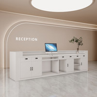 Bureau d'accueil moderne et élégant en forme d'arc pour salon de beauté, magasin de vêtements et usage commercial en bureau