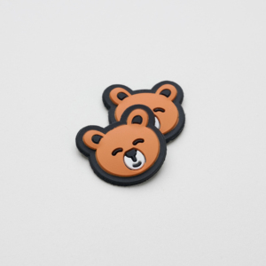 Le logo en PVC en silicone direct d'usine peut être personnalisé et durable, adapté aux sacs à vêtements et aux chapeaux - Product Image 1