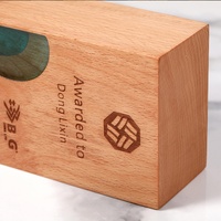 Plaque de trophée personnalisable en bois coloré cristal/verre produits avec logo personnalisé pour cadeaux souvenirs
