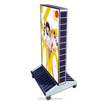 Boîte lumineuse solaire commerciale extérieure en aluminium, verticale, double face, avec capteur de lumière LED automatique, affichage publicitaire suspendu pour la rue