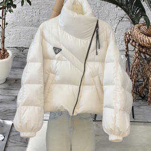 Nouvelle veste courte zippée en toile coupe-vent pour <span class=keywords><strong>femme</strong></span>, chaude pour l'hiver, design coréen, moelleuse, écologique, ample, en polyester, noir et blanc - Product Image 3