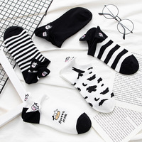 Chaussettes courtes en coton pour femmes noir blanc broderie vache mignonne conception de bateau japonais Ins chaussettes à la mode à bouche peu profonde