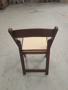 <span class=keywords><strong>Location</strong></span> de chaises de banquets pliantes en plastique PP résine aspect bois brun pour banquet et repas - Product Image 3