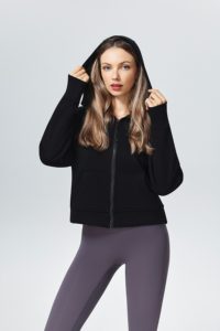 Giacca in Pile Nera con Cappuccio e Zip per Donna, con Tasche Frontali, Vestibilità Regolare, Adatta per Tutte le Stagioni - Product Image 1