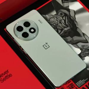 Teléfono Inteligente OnePlus Ace 5 5G con Android, Pantalla AMOLED Plana de 6.78 Pulgadas y 1.5K, Snapdragon 8 Gen 3, SuperVOOC de 80W, 6400 mAh, 256 GB de ROM, OTA, NFC - Product Image 5
