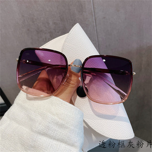 Gafas de Sol Cuadradas Polarizadas UV400 con Montura Completa, Protección Solar para Mujer, Moda 2025 - Product Image 4