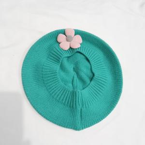 Bonnet chaud d'automne-hiver pour petite fille, bonnet en <span class=keywords><strong>tricot</strong></span> d'artiste peintre français avec accent floral, béret en <span class=keywords><strong>tricot</strong></span> pour bébé - Product Image 3