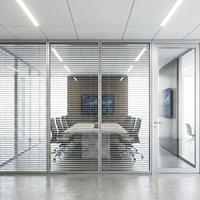 Cloison de séparation moderne en aluminium à double vitrage de 90 mm avec stores intégrés, insonorisée et durable, pour espaces commerciaux (45 dB)