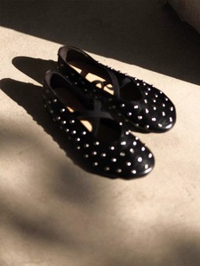 Chaussures de ballet de luxe de haute qualité, à enfiler, avec pierres, personnalisées par un designer, en cuir véritable, à rivets, plates, toutes saisons - Product Image 1