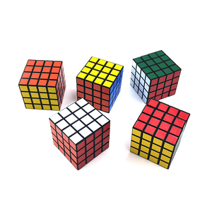 Molinillo de Hierbas Cuadrado Manual de 4 Capas y 58 mm con Diseño Creativo de Cubo de <span class=keywords><strong>Rubik</strong></span> para Hierbas Secas - Product Image 2