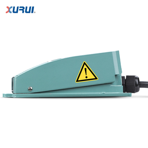 Interruptor de Pedal Eléctrico Industrial XURUI de 10A 250V AC con Tecnología de Botón Pulsador XF3, Clasificación IP54, Certificación TUV CE - Product Image 4