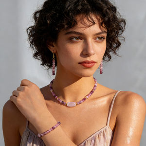 ชุดสร้อยคอหินธรรมชาติสีชมพูย้อมสีสำหรับผู้หญิง ดีไซน์เก๋ ประดับด้วยโรสควอตซ์สุดหรู พร้อมลูกปัดทรงกลมทันสมัย เหมาะเป็นของขวัญ - Product Image 2